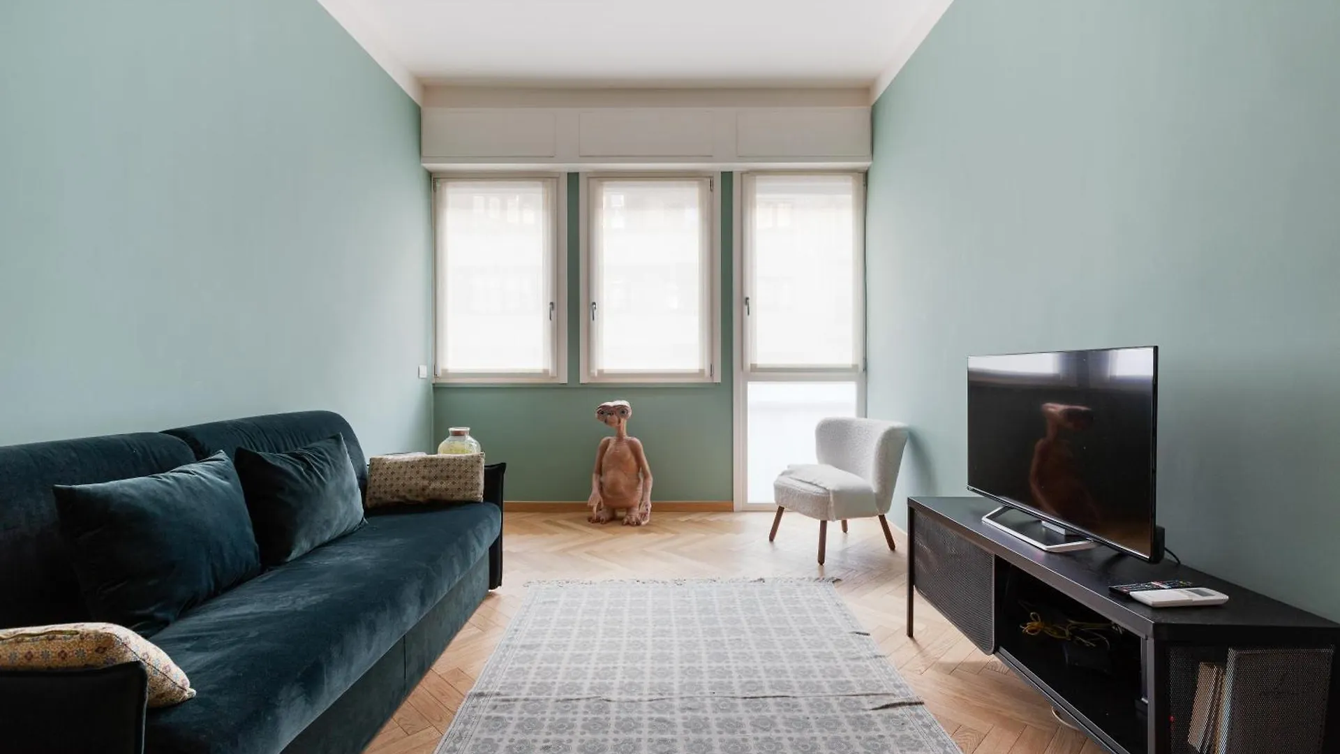 Piola M2 - Walking On The Moon Apartment contacts